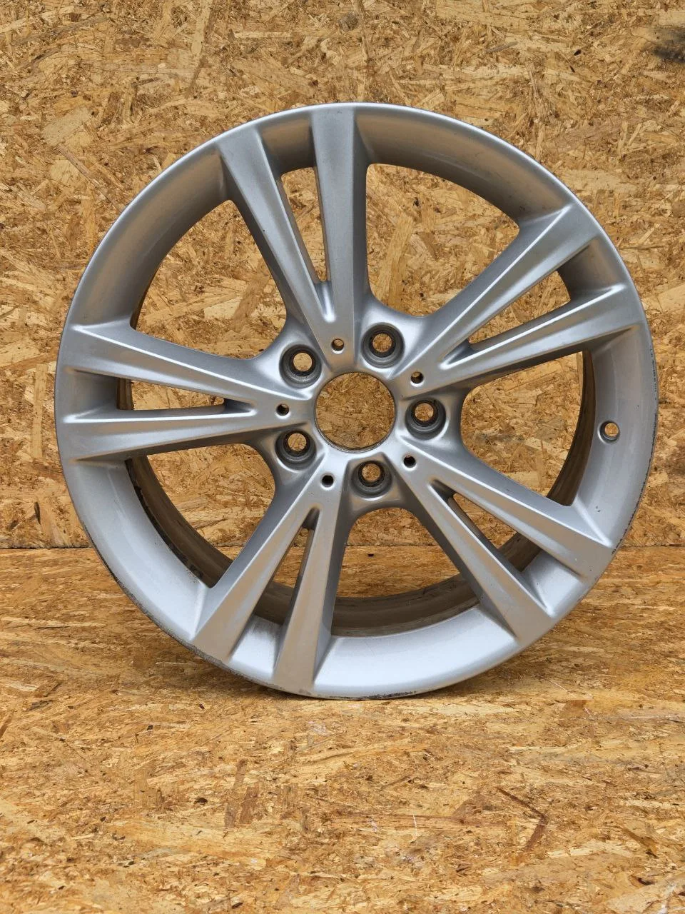 BMW 1 серия (F20/F21); 2 серия (F22/F23) · R19 — 6796212