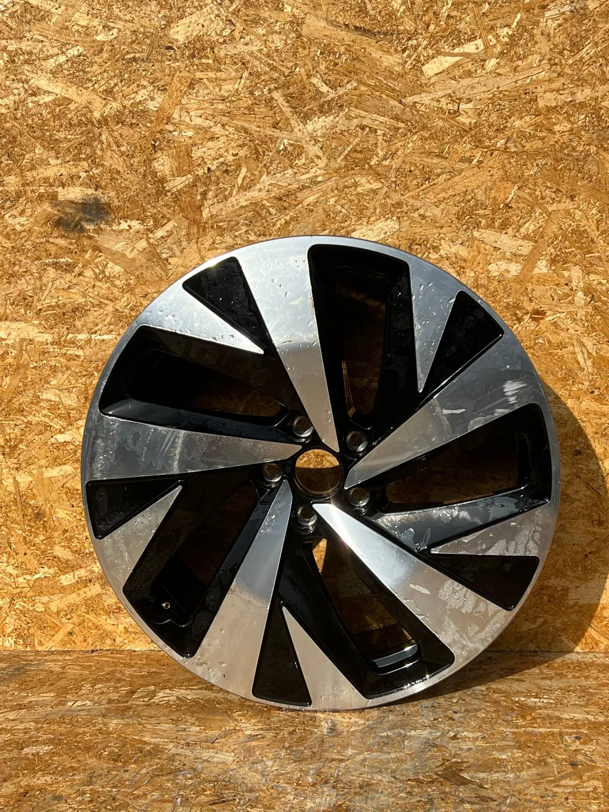 Volkswagen ID.4; ID.5 · R20 — 11A601025A