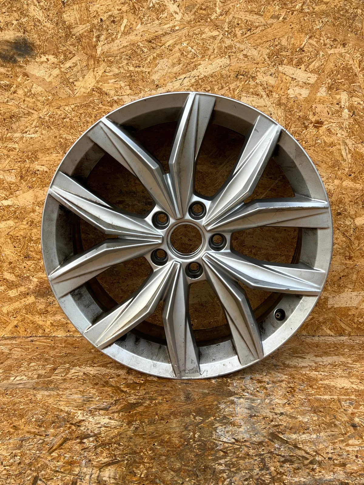 Volkswagen Tiguan (II) — 5NA601025B